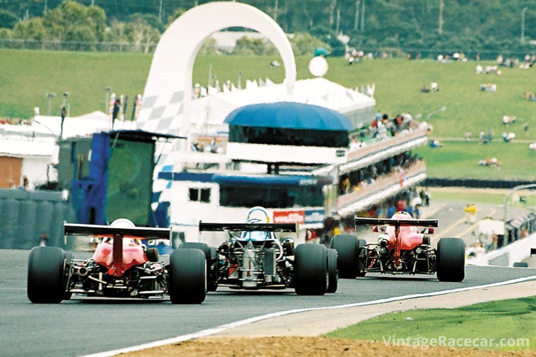 A pack of historic Atlantics tears down Eastern CreekÕs front straight. 