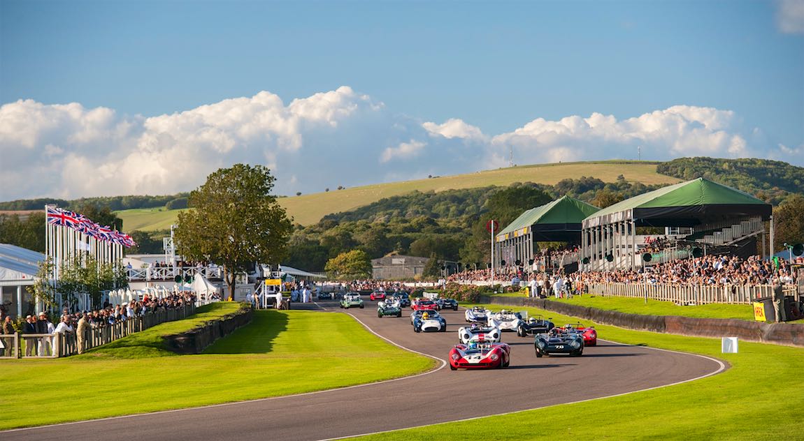 Start of the Whitsun Trophy at the Goodwood Revival 2015 Julien Mahiels