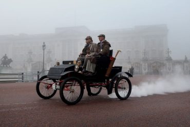 1901 Locomobile steam car driven by Robert Adams