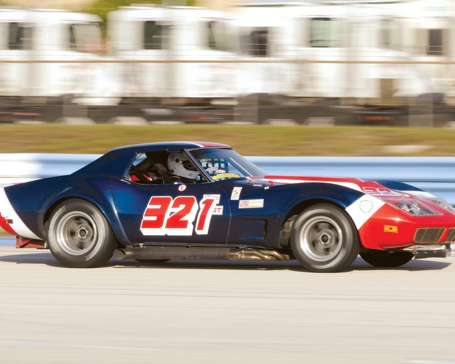 Jim HudsonÕs throaty 1968 Corvette.
Photo: Chuck Andersen