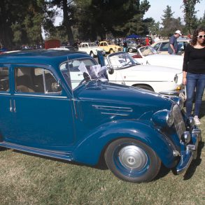 1949 Simca 8-1200 Berline.