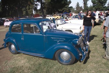 1949 Simca 8-1200 Berline.