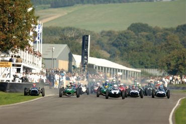 Hectic start of Richmond & Gordon Trophy race.
Photo: Peter Collins