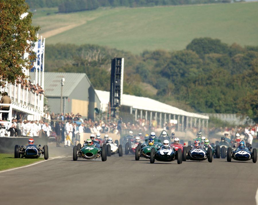 Hectic start of Richmond & Gordon Trophy race.
Photo: Peter Collins