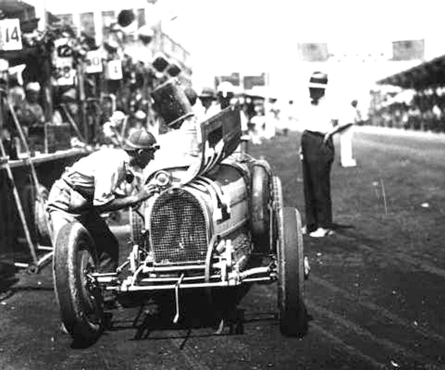 Tazio Nuvolari drives a Bugatti 35C to his first international win (1928).