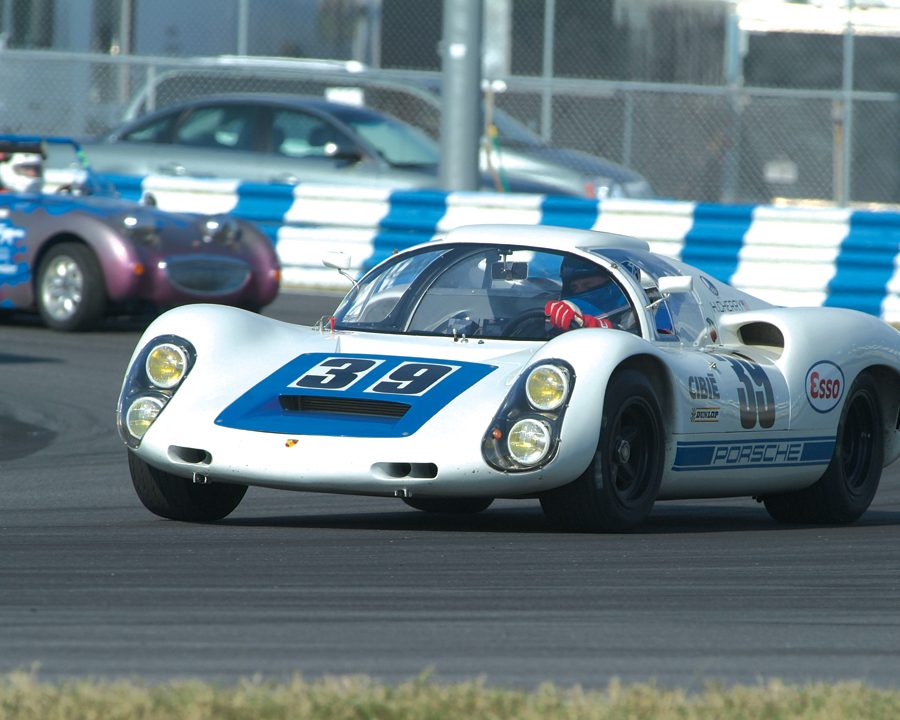 The 1975 Porsche 910 of Howard Cherry, in Turn 3.
Photo: Chuck Andersen