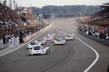 24 Hours of Le Mans, 10/11 June 1989. The scene at the start was dominated by the Sauber-Mercedes C 9 sports car prototypes with start numbers 61 (Kenny Acheson, Mauro Baldi, Gianfranco Brancatelli) and 62 (Alain Cudini, Jean-Pierre Jabouille, Jean-Louis Schlesser). The later winning car with starting number 63 (Stanley Dickens, Jochen Mass and Manuel Reuter) worked its way up from 11th on the grid.  DaimlerAG