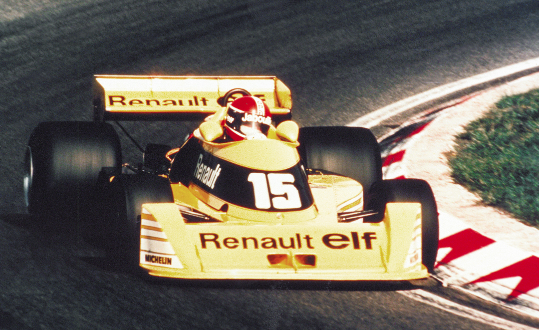 The Renault RS01 makes its Grand Prix debut (1977).