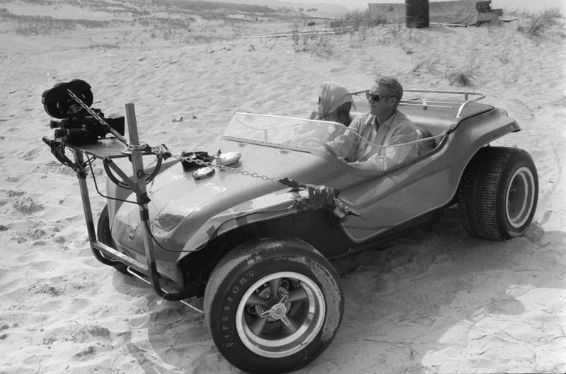 Steve McQueen with Faye Dunaway (photo: MGM Studios)