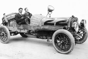 Frank Verbeck drives his Fiat to victory in the Pan-Pacific Road Race (1913).