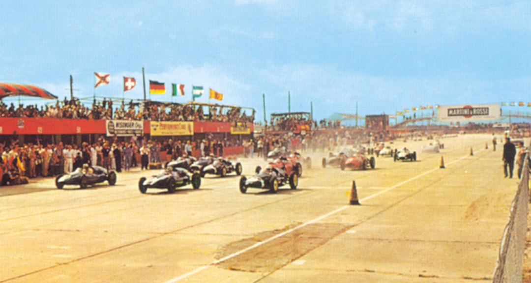 Bruce McLaren wins the first USGP and becomes the youngest GP winner (1966).