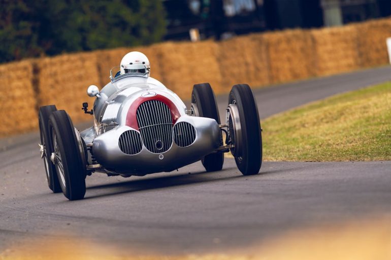 Mercedes-Benz Silver Arrow hustling up the hillclimb (Photo: Jordan Butters) JORDAN BUTTERS