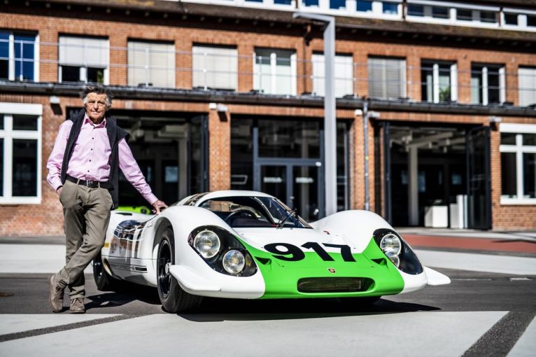 Hans Mezger next to the Porsche 917-001 in 2019