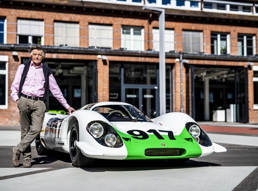 Hans Mezger next to the Porsche 917-001 in 2019