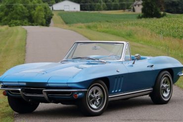 1965 Chevrolet Corvette Convertible (1)