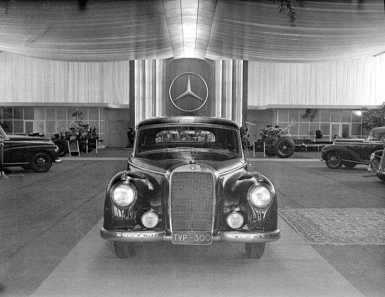 Mercedes-Benz 220