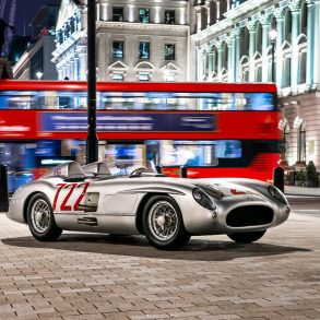 Abschiedsgruß an eine Legende: Der Kurzfilm „The Last Blast“ zeigt die einzigartige Fahrt des berühmten 300 SLR „722“ durch London zu Ehren von Sir Stirling Moss // Farewell to a legend: “The Last Blast” short film follows the unparalleled d Mercedes-Benz AG - Mercedes-Benz Classic Communications