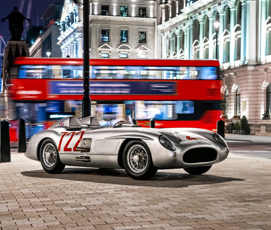 Abschiedsgruß an eine Legende: Der Kurzfilm „The Last Blast“ zeigt die einzigartige Fahrt des berühmten 300 SLR „722“ durch London zu Ehren von Sir Stirling Moss // Farewell to a legend: “The Last Blast” short film follows the unparalleled d Mercedes-Benz AG - Mercedes-Benz Classic Communications