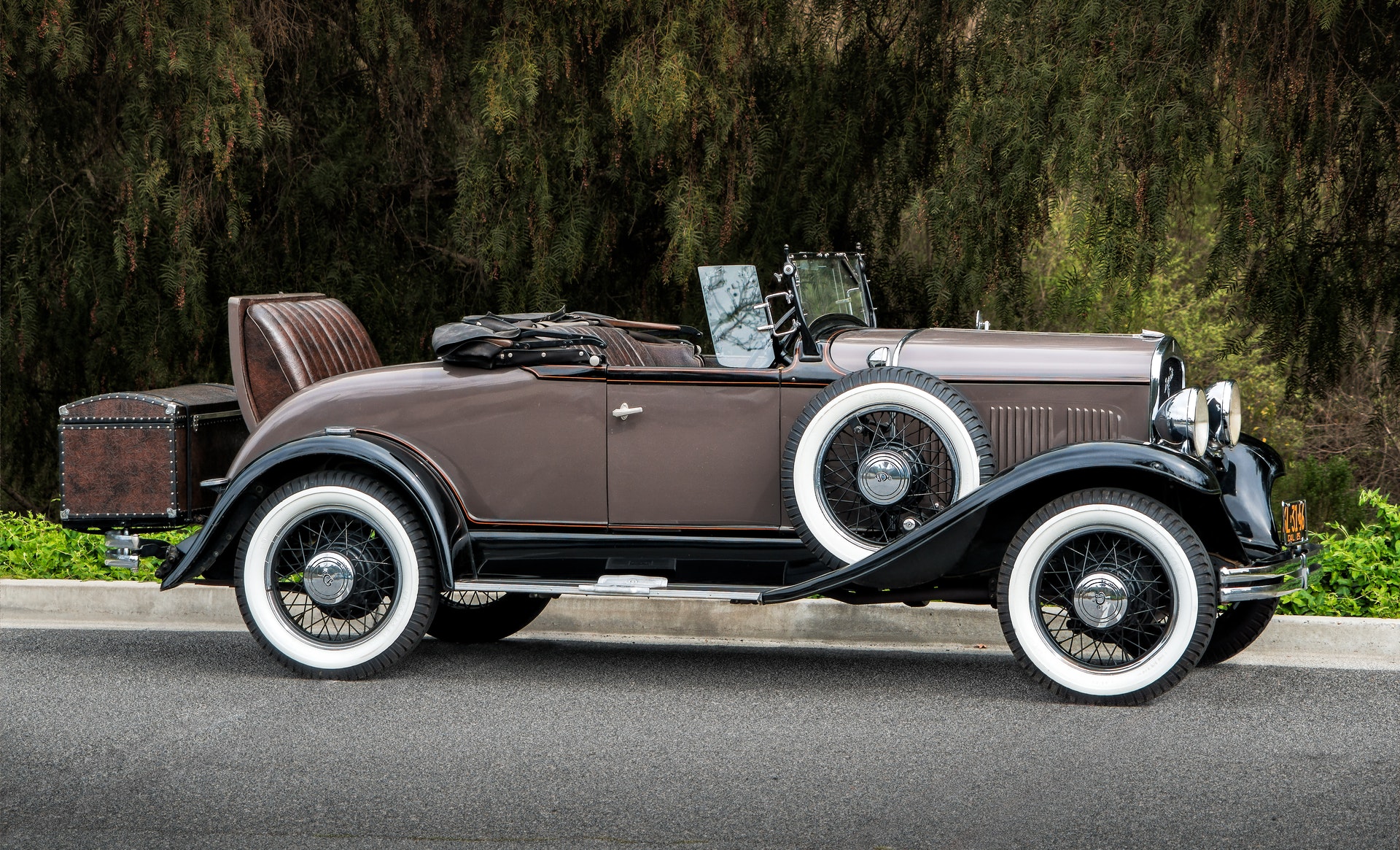 Vintage coupe vehicle