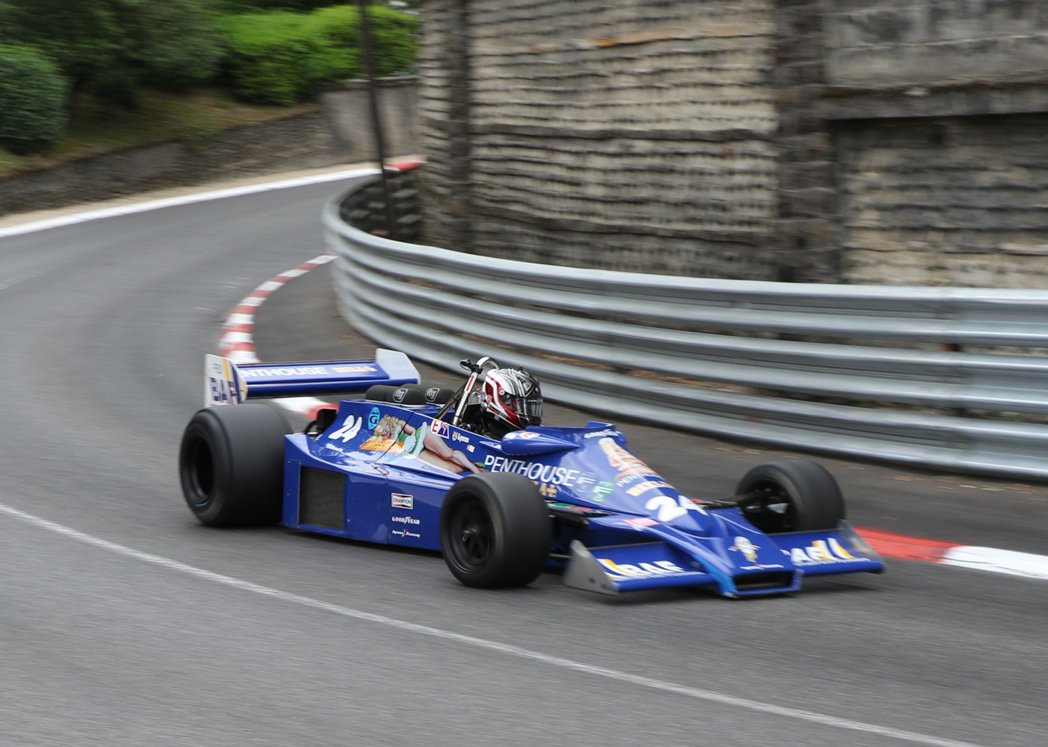 MICHAEL LYONS - HESKETH 308E 1976 F1 CAR. Picasa